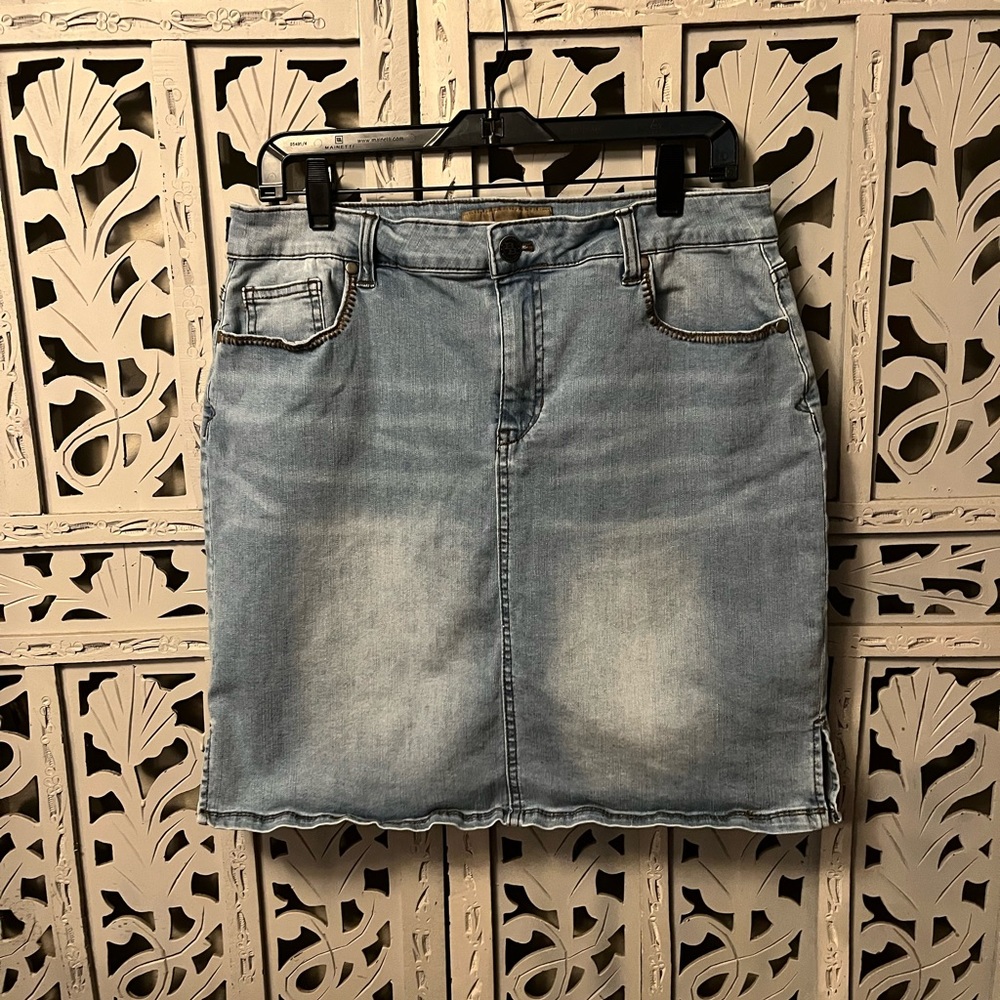 BIT & BRIDLE FADED BLUE DENIM COTTON STRETCHY MINI JEAN SKIRT